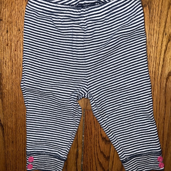 Carter’s Baby Girl Sweatsuit, 6 months - Picture 6 of 7